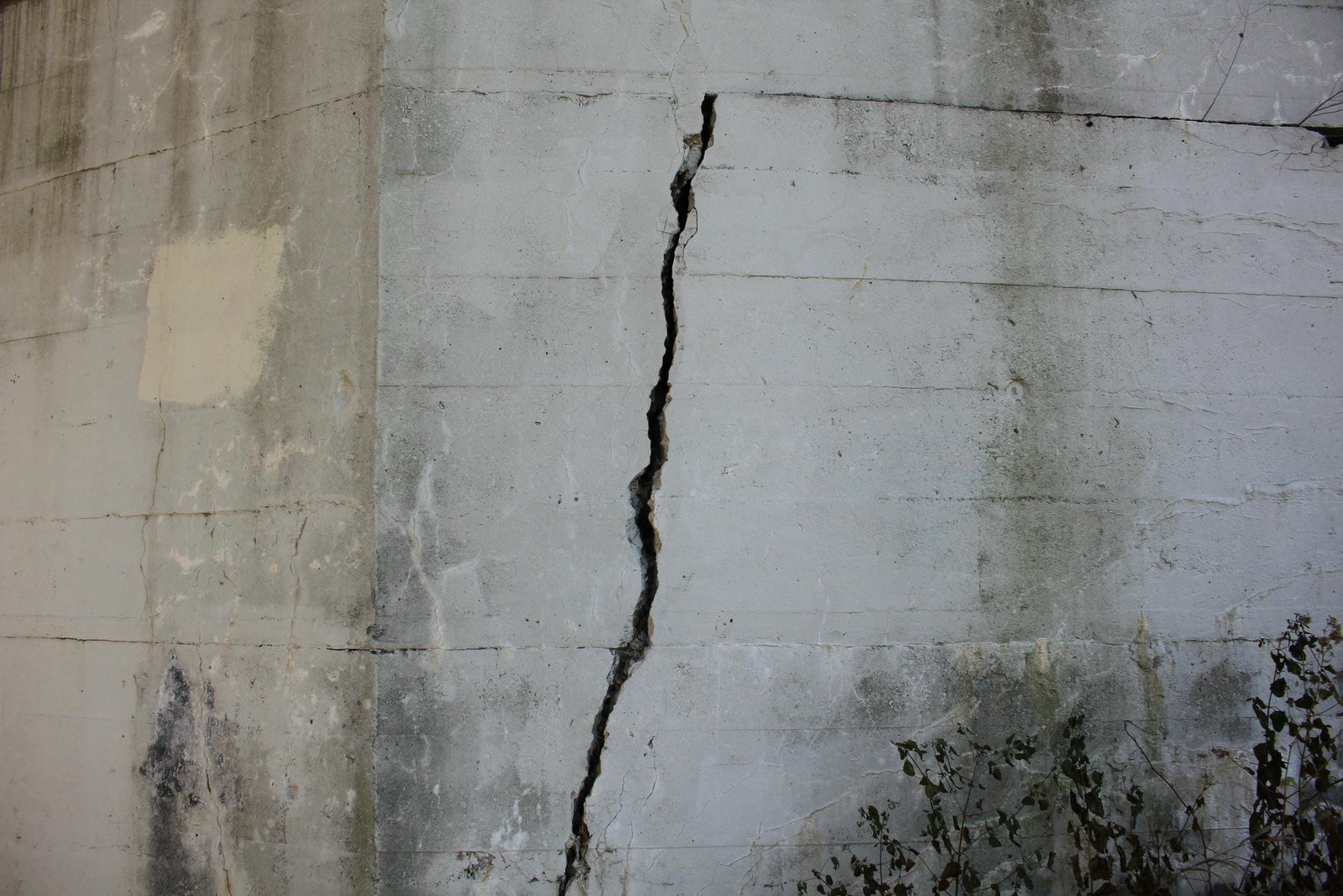 Cracking on west abutment